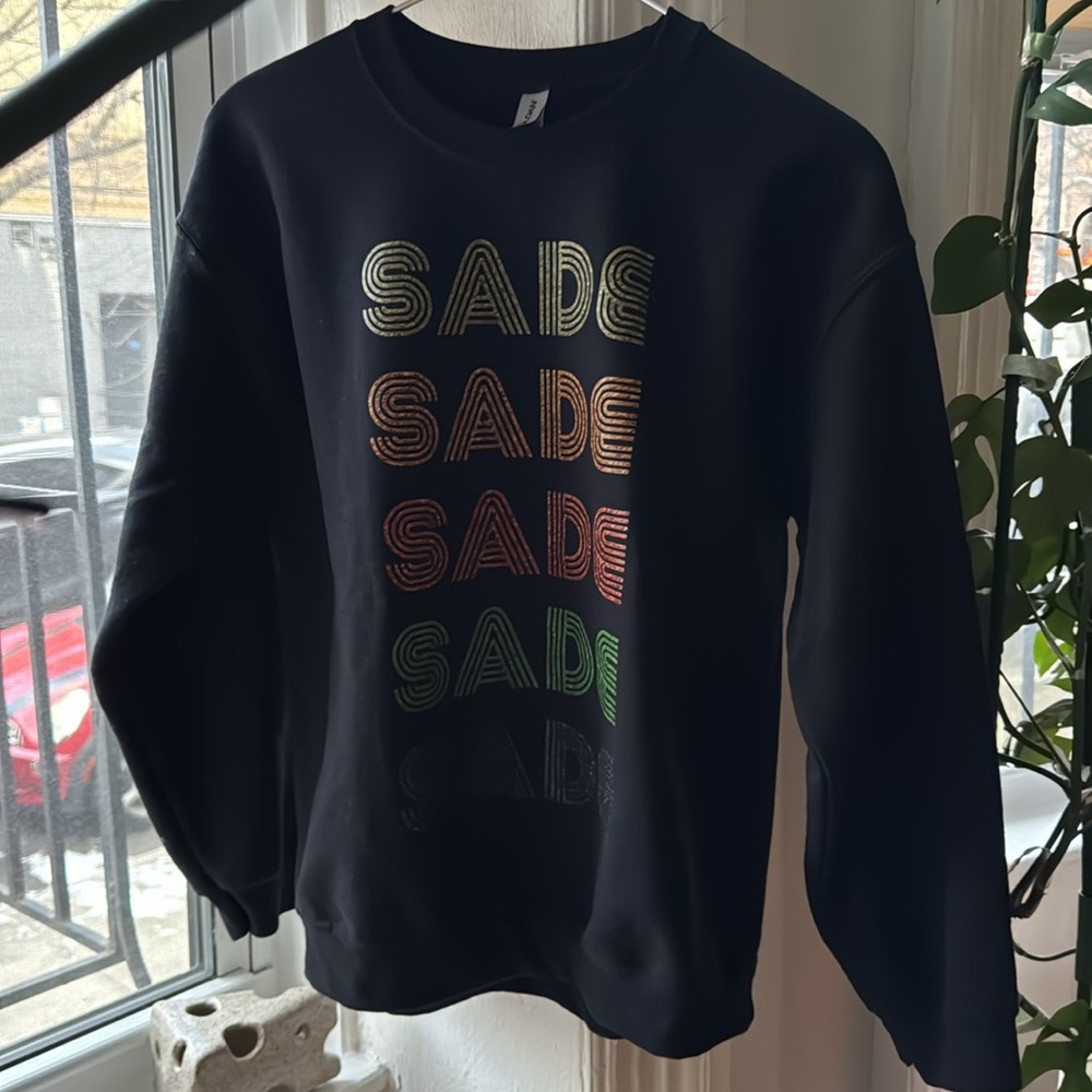 SADE /// LONG SLEEVE UNISEX CREW FLEECE Size M